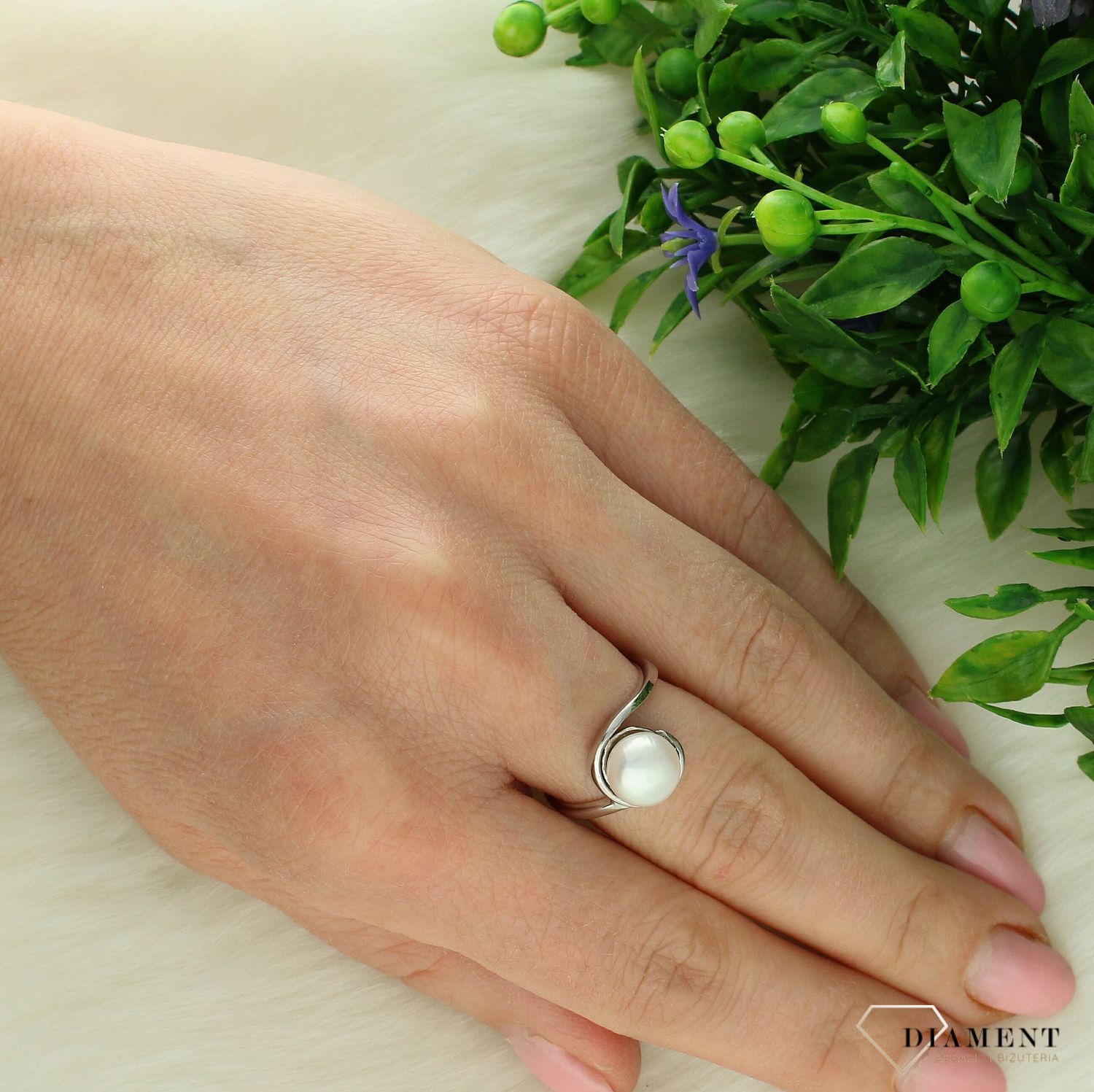 Srebrny pierścionek damski 925 z perłą rozmiar 14 P 0159. Srebrny pierścionek damski. Pierścionek damski srebrny z perłą. Pierścionek srebrny damski na prezent (2).jpg